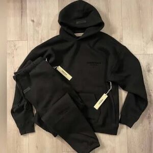 LIMO Essential Hoodie and Sweatpants Set